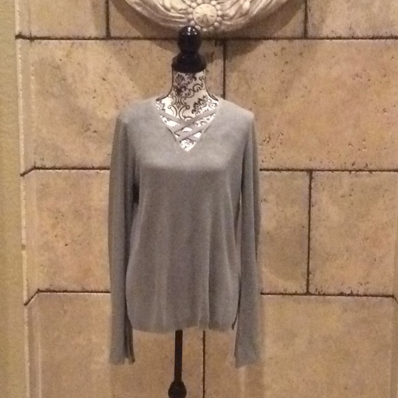 Tops - NWT Crisscrossed top with long bell sleeves